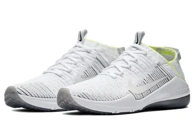 Nike (wmns)  Air Zoom Fearless Fk 2 'club Gold' In Silver