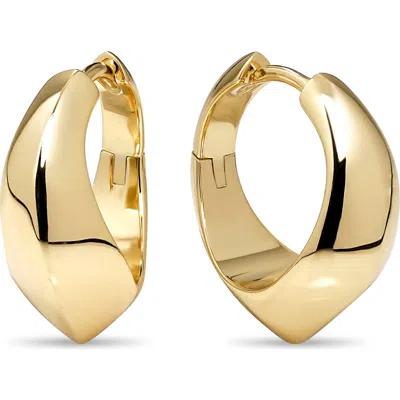 Devata Beveled Curve Hoop Earrings In Gold