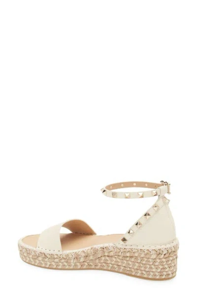 Valentino Garavani 55mm Rockstud Metallic Leather Wedge Espadrille Sandals In Neutral