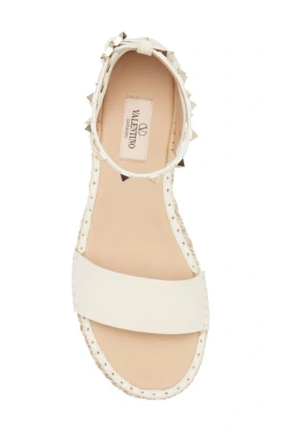 Valentino Garavani 55mm Rockstud Metallic Leather Wedge Espadrille Sandals In Neutral