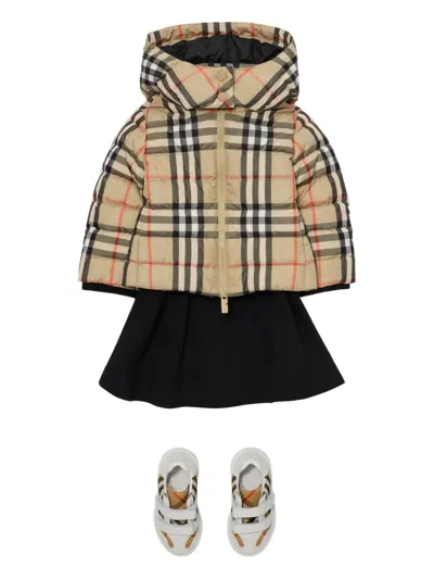 格纹连帽蓬松夹克