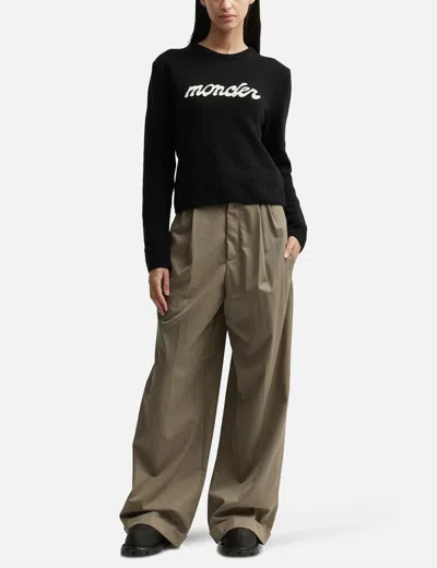 Moncler Cropped Sweater With Contrasting Embroidered Logo In Black