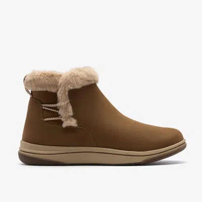 Clarks Breeze Fur In Brown