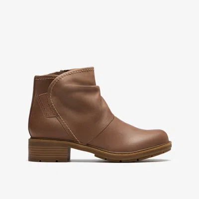 Clarks Hearth Sofia In Brown