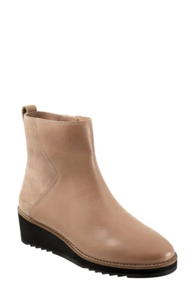 Trotters Wynona Platform Wedge Bootie In Brown