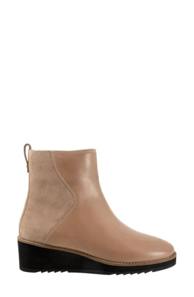 Trotters Wynona Platform Wedge Bootie In Brown