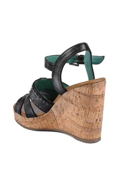 Roan Different Pump In Black