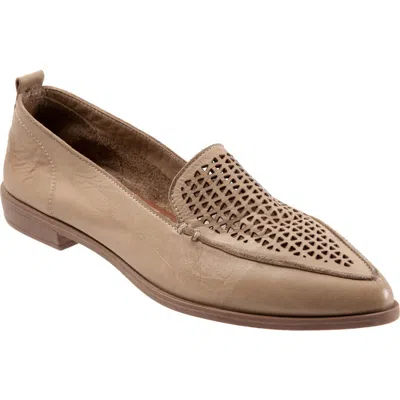Bueno Blazey Pointed Toe Flat In Brown
