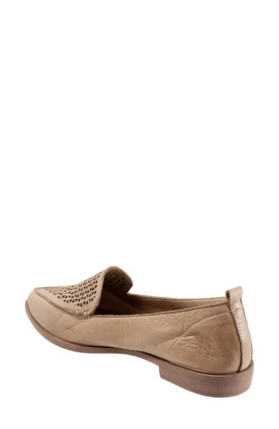 Bueno Blazey Pointed Toe Flat In Brown