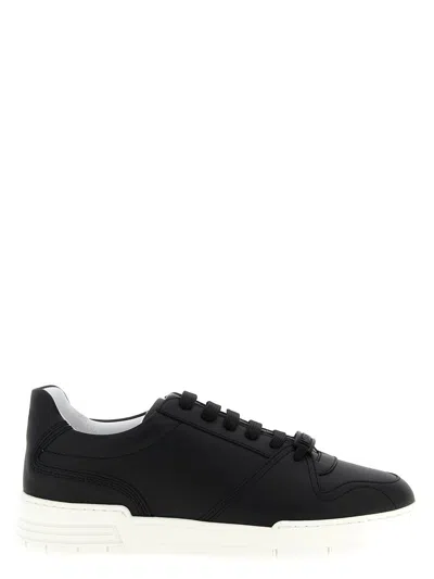 Moschino Kevin Sneakers Featuring Contrast Sole In Black