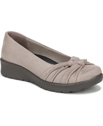 Lifestride Women's Glamour Round Toe Ballerina Flats In White