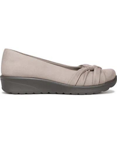 Lifestride Women's Glamour Round Toe Ballerina Flats In White