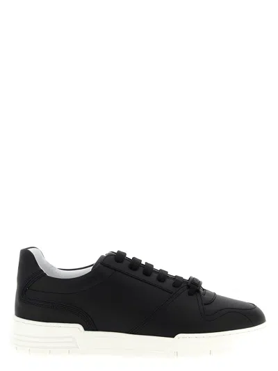 Moschino Kevin Sneakers Featuring Contrast Sole In Black