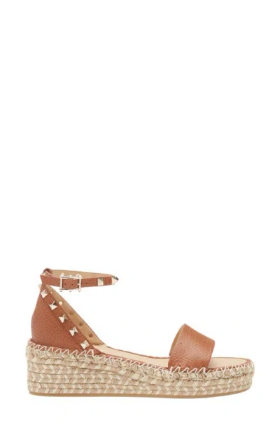 Valentino Garavani Rockstud 55 Grainy Leather Platform Sandal In Tan