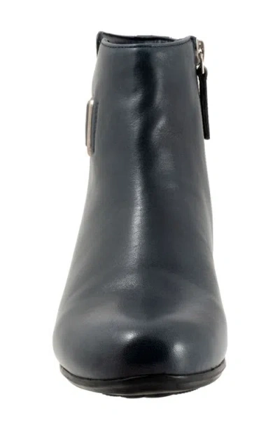 Trotters Extra Wide Width Maxwell Bootie In Blue