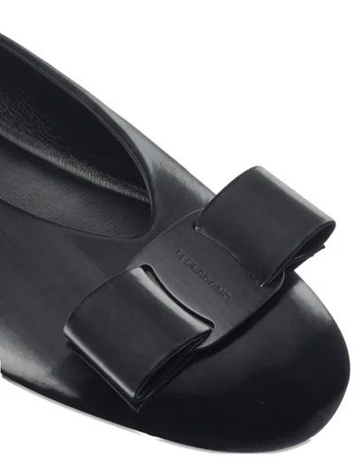 Ferragamo Leather Round Toe Ballerina Shoes With Bow Detail In Black