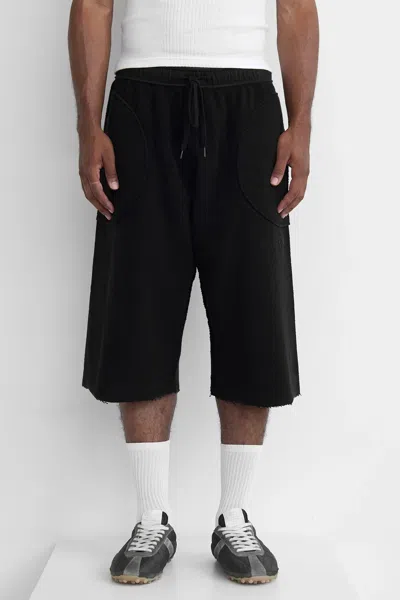 Mm6 Maison Margiela Knee-length Shorts Featuring Elastic Waistband In Black
