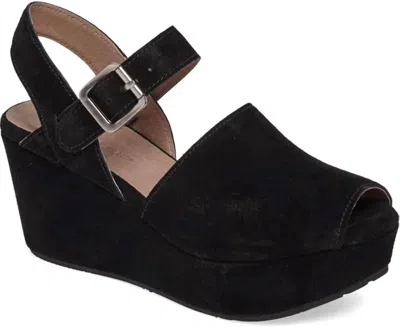 Chocolat Blu Wagga Platform Wedge Sandal In Black