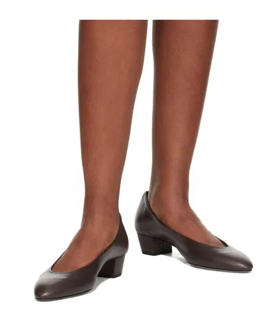 Aeyde Helia 35 Leather Pumps In Brown