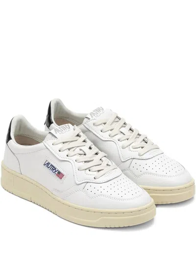 Autry Medalist Low Sneaker With Contrast Heel Tab In White