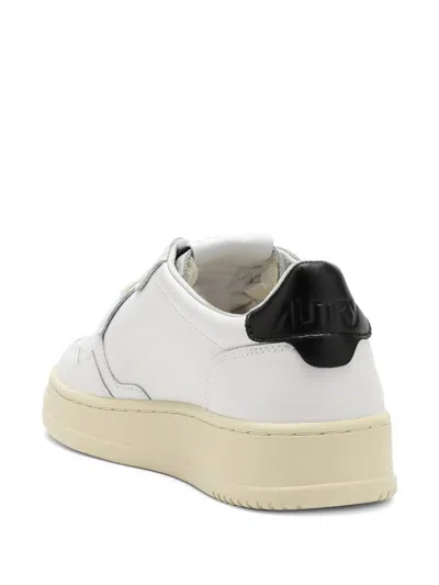Autry Medalist Low Sneaker With Contrast Heel Tab In White