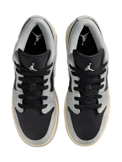 Nike Low-top Swoosh-logo Low-top Sneakers In Gray