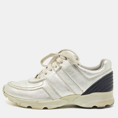 Pre-owned Chanel Silver Leather Cc Low Top Sneakers Size 37