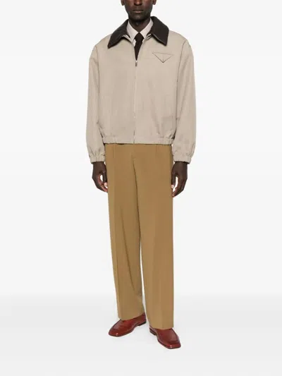 Cellar Door Trousers With Pleated Front And Pockets In Brown