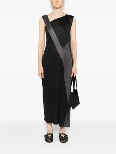 Issey Miyake Pointe Dress In Black