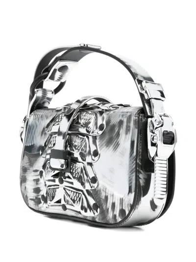 金属感扣环图案手提包