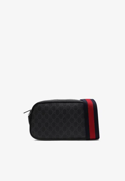 Gucci Gg Supreme Zipped Messenger Bag In Black
