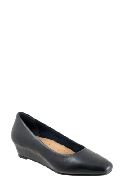 Trotters Extra Wide Width Denisse Pump In Blue