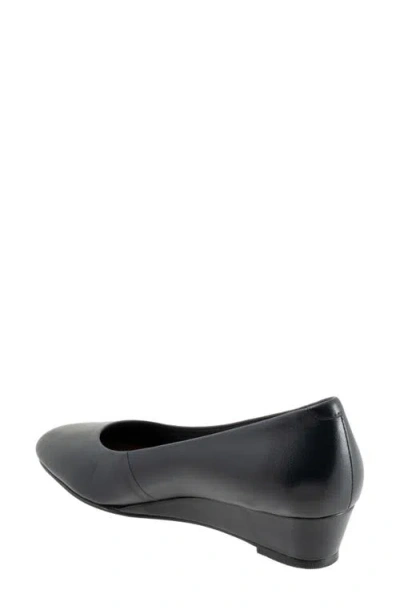 Trotters Extra Wide Width Denisse Pump In Blue