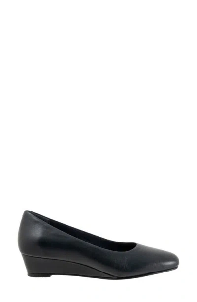 Trotters Extra Wide Width Denisse Pump In Blue