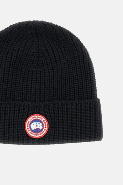 Canada Goose Ribbed Black Merino Wool Toque With Contrast Emblem In Black