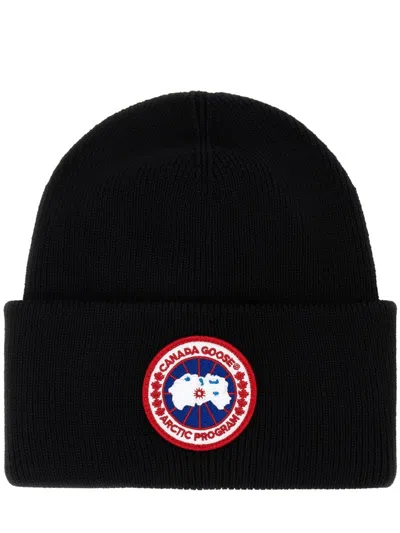 Canada Goose Ribbed Black Merino Wool Toque With Contrast Emblem In Black