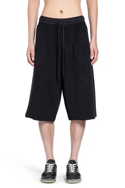 Mm6 Maison Margiela Knee-length Shorts Featuring Elastic Waistband In Black