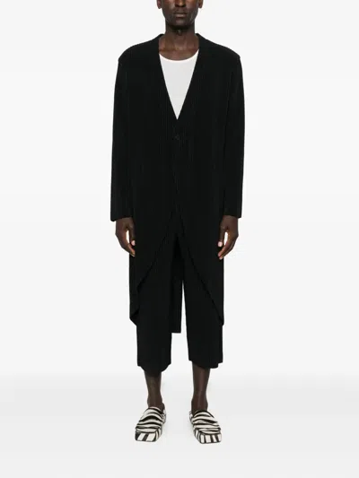 Issey Miyake Tailored Pleats 2 Buttoned Coat In Black