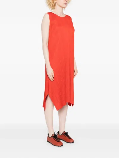 Issey Miyake Womens Bright Red Sleeveless Pleated Knitted Midi Dress In Orange