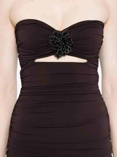 缀饰露肩中长连衣裙