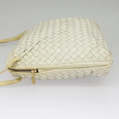 Pre-owned Bottega Veneta Intrecciato White Leather Shoulder Bag ()