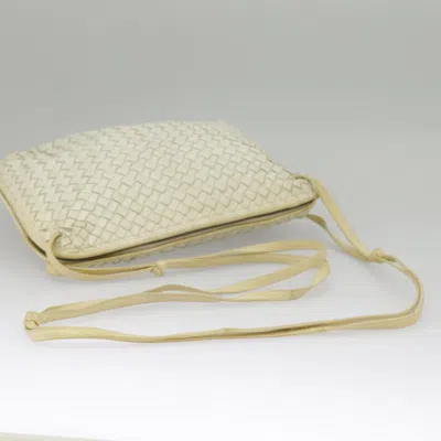 Pre-owned Bottega Veneta Intrecciato White Leather Shoulder Bag ()