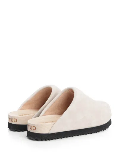 Wud Suede Clogs In Neutral