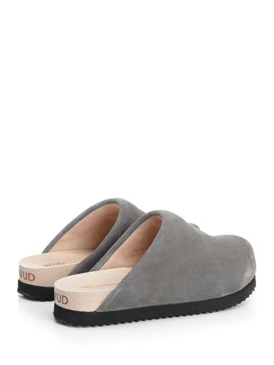 Wud Suede Clogs In Gold