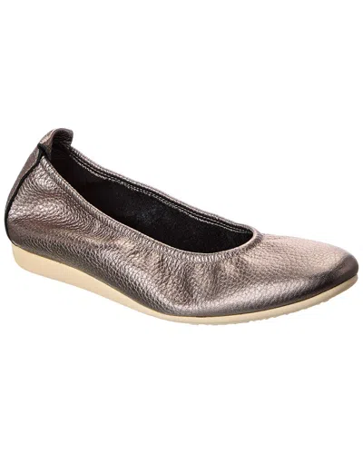 Arche Laius Leather Flat In Gold