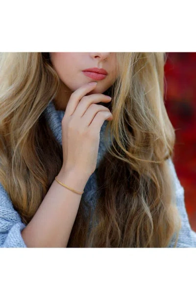 Delmar Herringbone Chain Bracelet In Gold