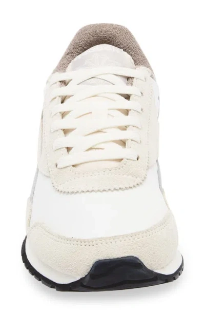 Reebok Classic Az Sneaker In White