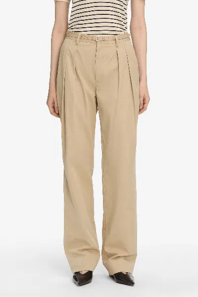 Frame The Pleated Stilt Trouser In Light Khaki In Neutral