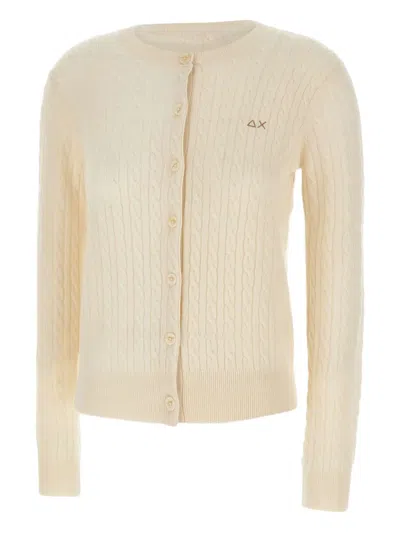 粗绞花针织开衫