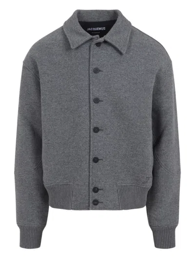 Jacquemus Mens Grey Feltro Pointed-collar Wool Bomber Jacket In Gray